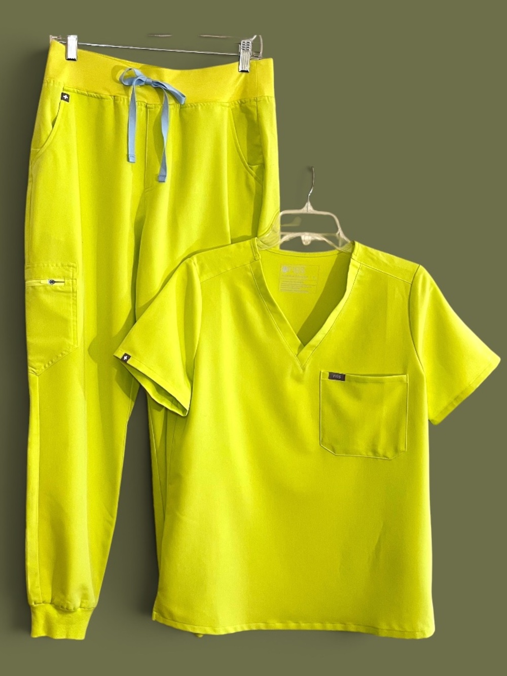 Figs Citrine Scrub Set Catarina Top (#2413) Zamora Bottoms (#2411) Size M